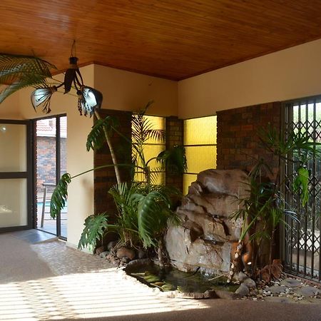 African Phoenix Guest Lodge Йоханесбург Екстериор снимка