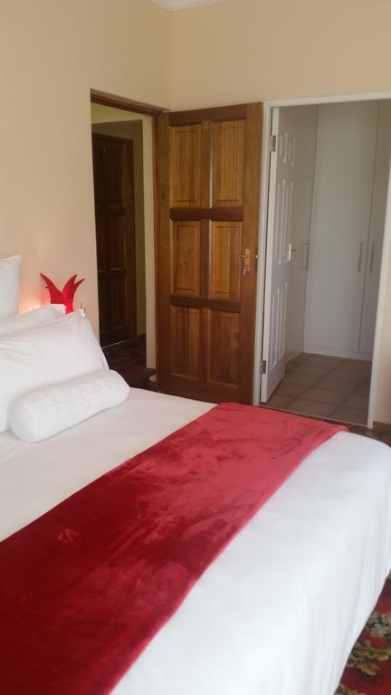 African Phoenix Guest Lodge Йоханесбург Екстериор снимка