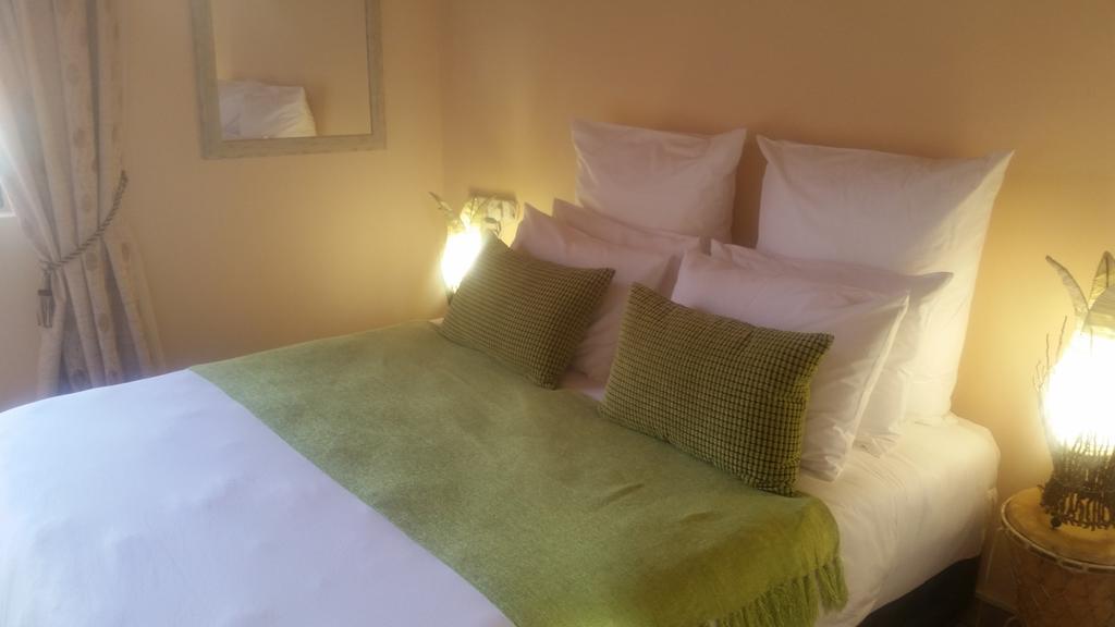 African Phoenix Guest Lodge Йоханесбург Екстериор снимка