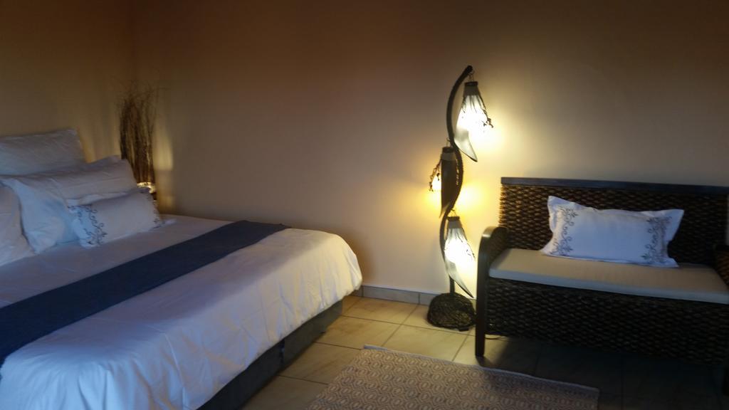African Phoenix Guest Lodge Йоханесбург Екстериор снимка