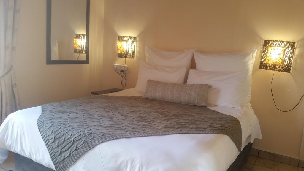 African Phoenix Guest Lodge Йоханесбург Екстериор снимка