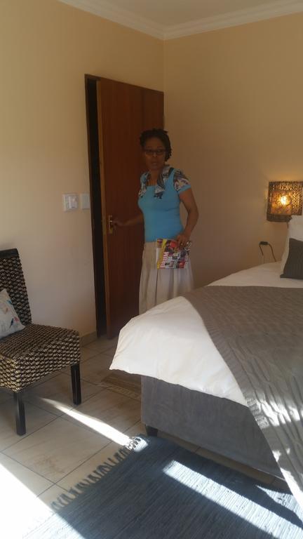African Phoenix Guest Lodge Йоханесбург Екстериор снимка