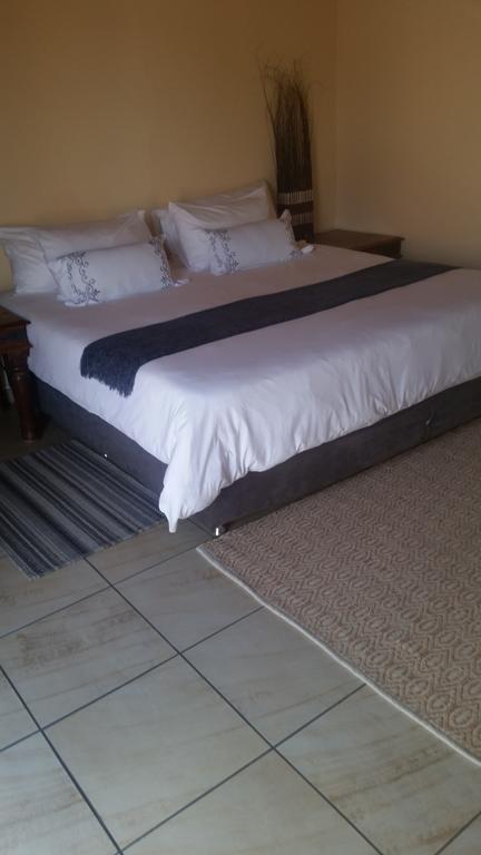 African Phoenix Guest Lodge Йоханесбург Екстериор снимка