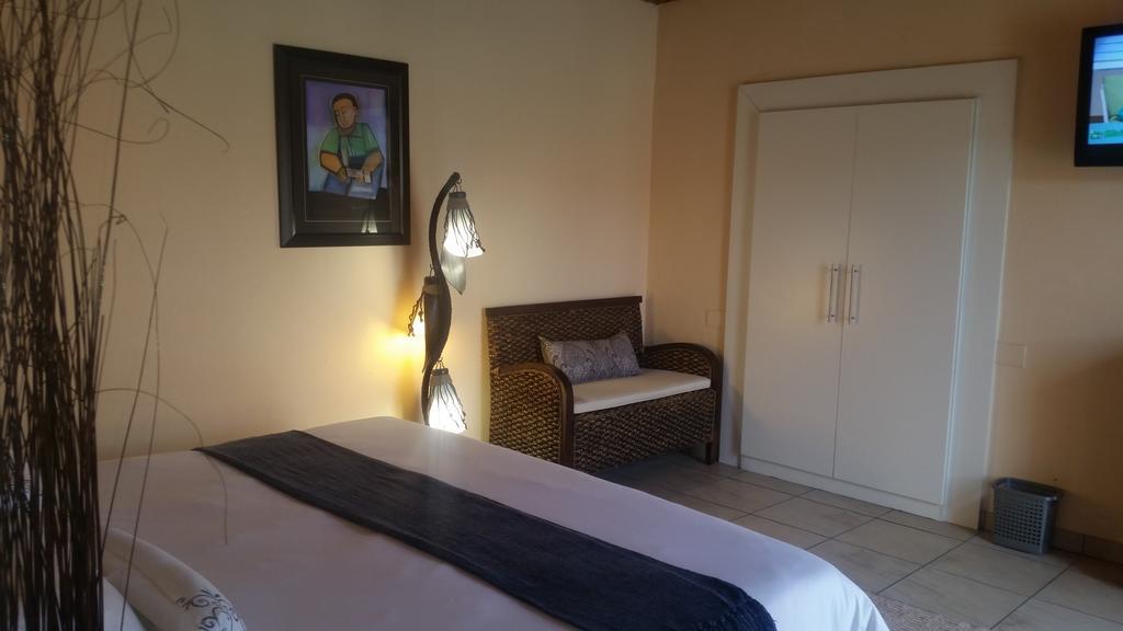 African Phoenix Guest Lodge Йоханесбург Екстериор снимка