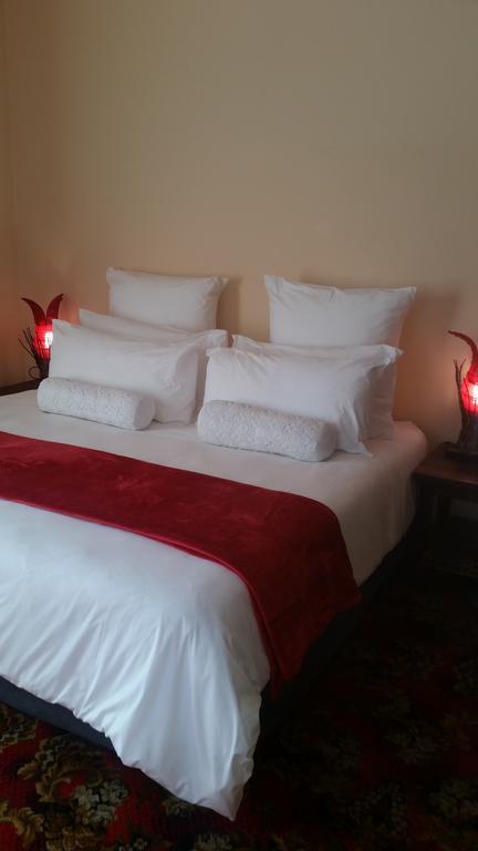 African Phoenix Guest Lodge Йоханесбург Екстериор снимка