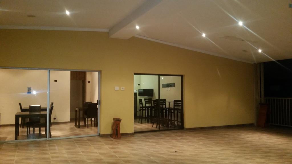 African Phoenix Guest Lodge Йоханесбург Екстериор снимка