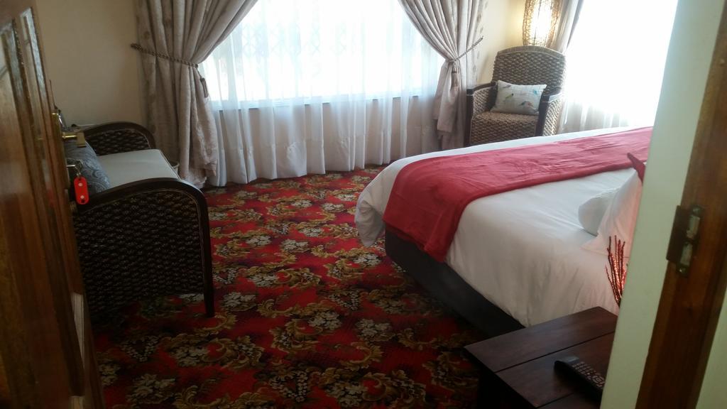 African Phoenix Guest Lodge Йоханесбург Екстериор снимка