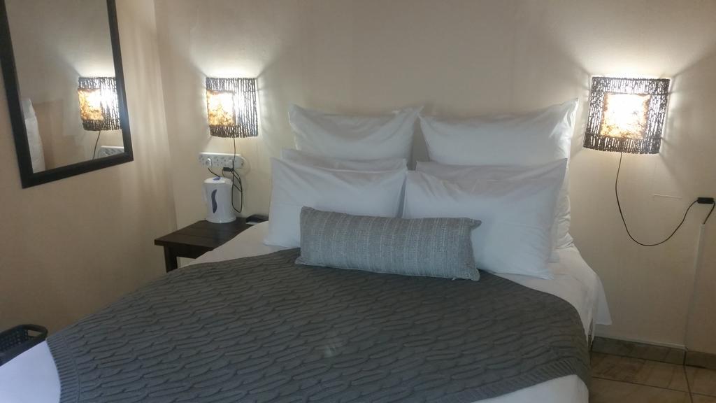 African Phoenix Guest Lodge Йоханесбург Екстериор снимка