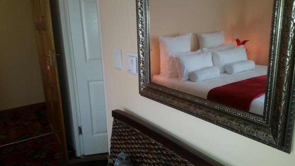 African Phoenix Guest Lodge Йоханесбург Екстериор снимка