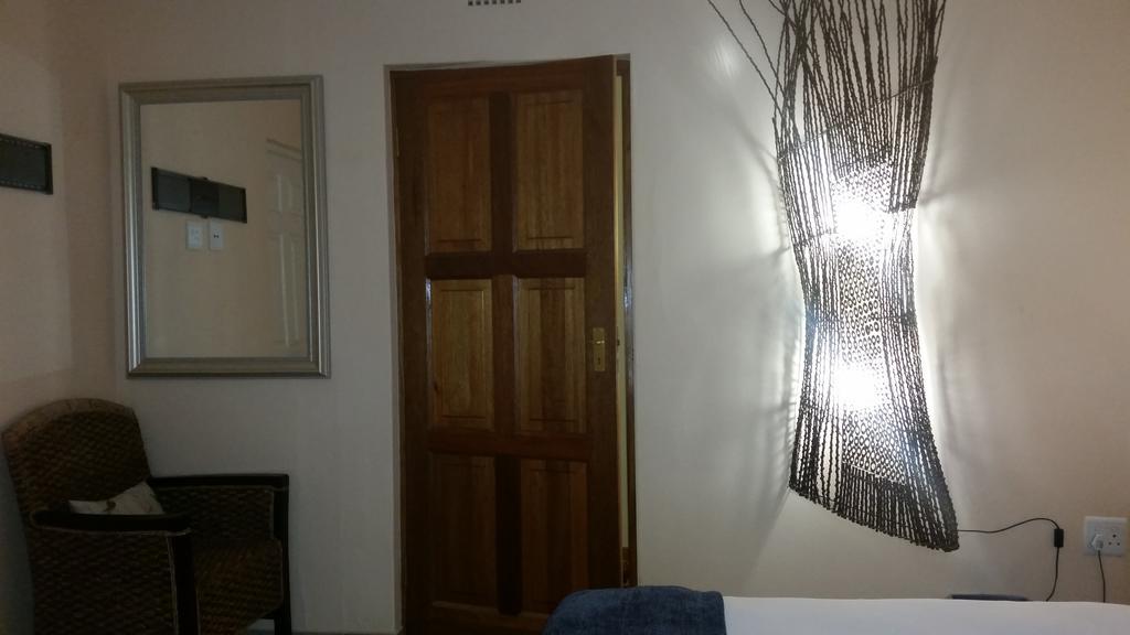 African Phoenix Guest Lodge Йоханесбург Екстериор снимка