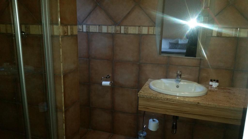 African Phoenix Guest Lodge Йоханесбург Екстериор снимка