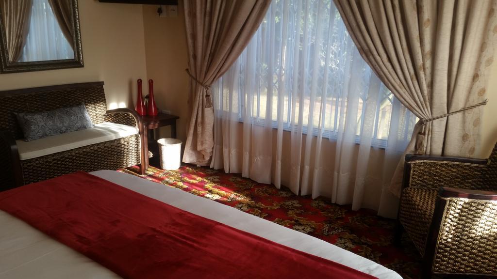 African Phoenix Guest Lodge Йоханесбург Екстериор снимка