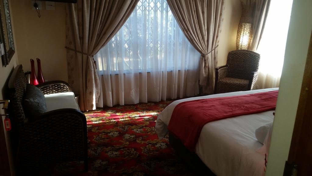 African Phoenix Guest Lodge Йоханесбург Екстериор снимка