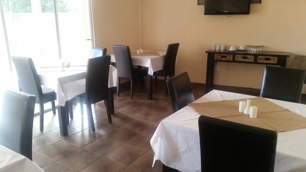 African Phoenix Guest Lodge Йоханесбург Екстериор снимка