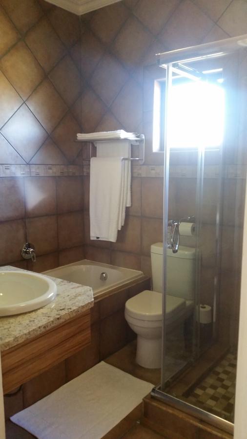 African Phoenix Guest Lodge Йоханесбург Екстериор снимка
