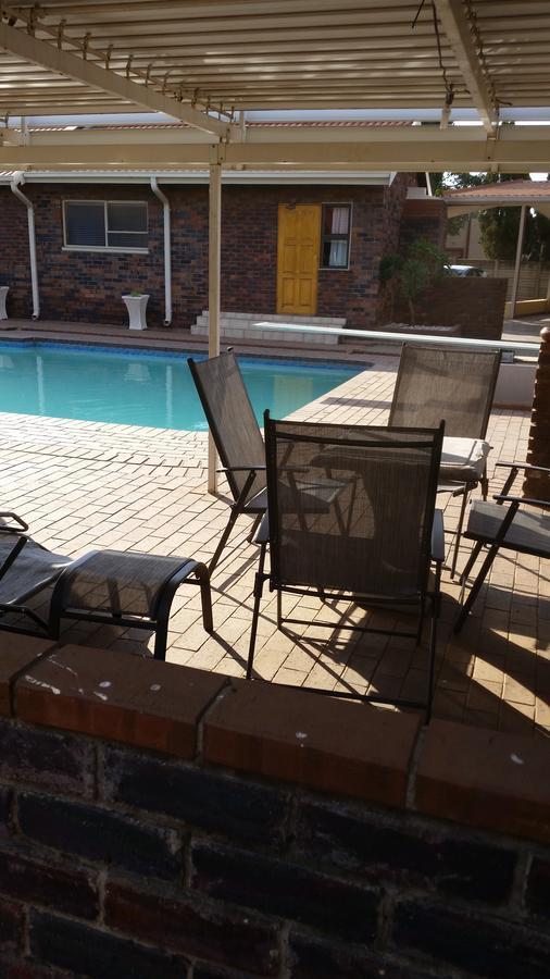 African Phoenix Guest Lodge Йоханесбург Екстериор снимка